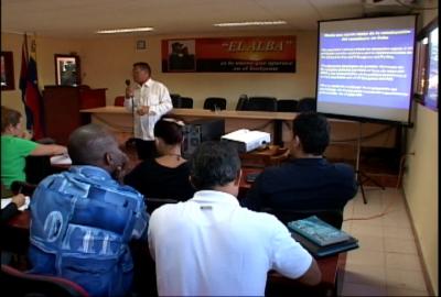 Debaten intelectuales villaclare&ntilde;os sobre el papel de las Ciencias Sociales y Human&iacute;sticas.