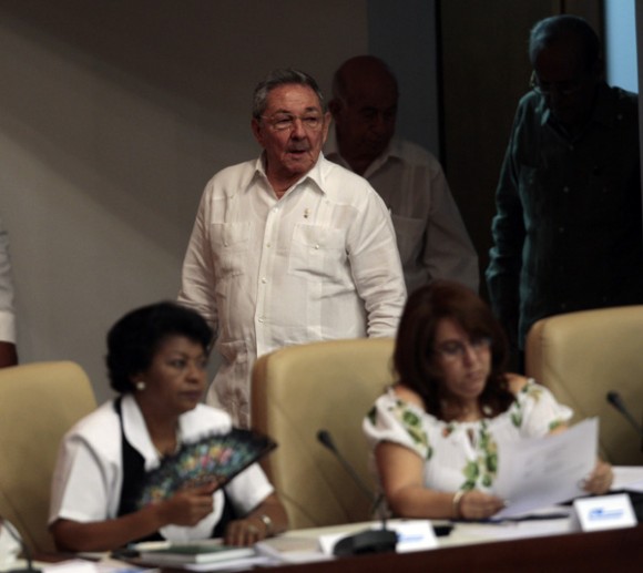Ra&uacute;l en la Asamblea Nacional del Poder Popular, de Cuba, el 1 de agosto de 2011. Foto: Ismael Francisco