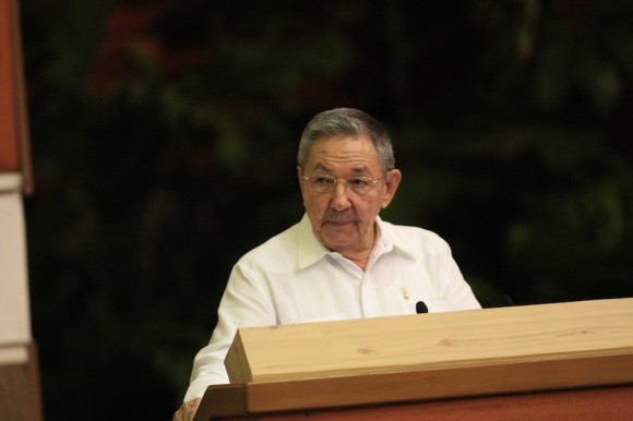 Ra&uacute;l en la Clausura del VI Congreso del PCC. Foto: Ismael Francisco