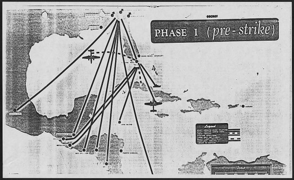 Plan original de la invasi&oacute;n de Playa Gir&oacute;nDrawings from General Maxwell Taylor's report on the Bay of Pigs operation:  Pre-Strike and Post-Strike;