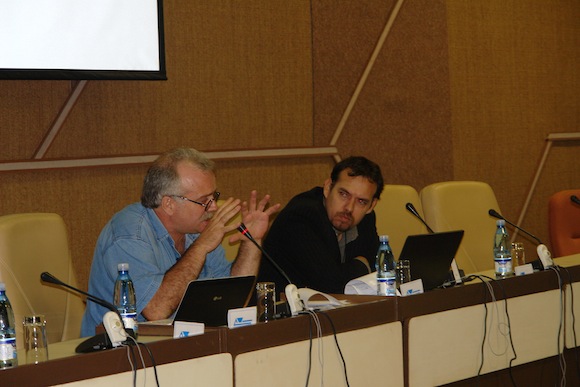 Redes Sociales y Medios Altamiro Borges, de Brasil, y Raúl Garcés, de Cuba, en el en el panel