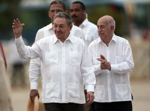 Raúl Castro en Ciego de Ávila. Foto: Ismael Francisco Raúl y Machado Ventura en Ciego de Ávila. Foto: Ismael Francisco